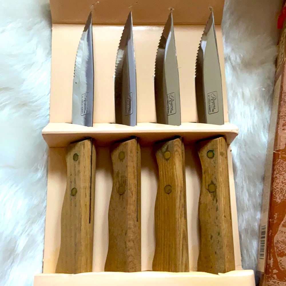 Four piece steak knife set